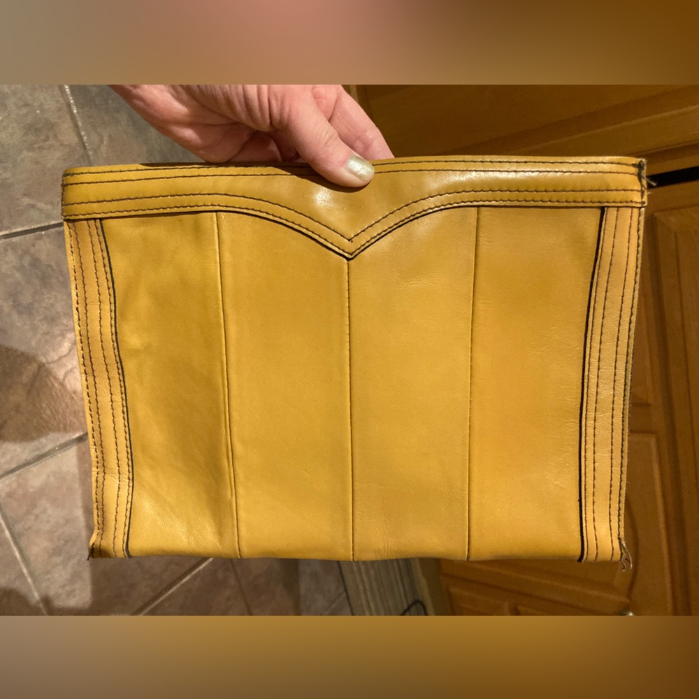 VINTAGE 1970s LEATHER CLUTCH Handbag/HONG KONG